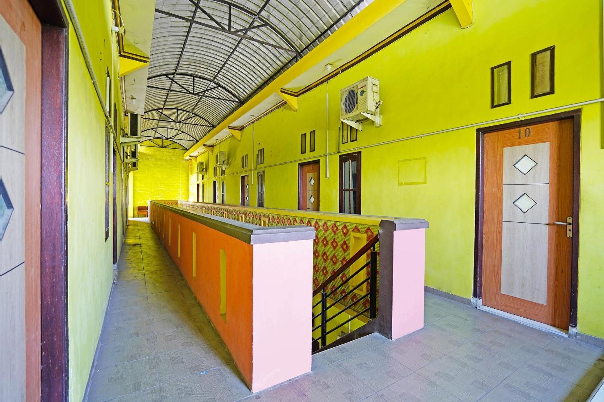 Oyo 91583 D'Cost Green Syariah Surabaya Exterior photo
